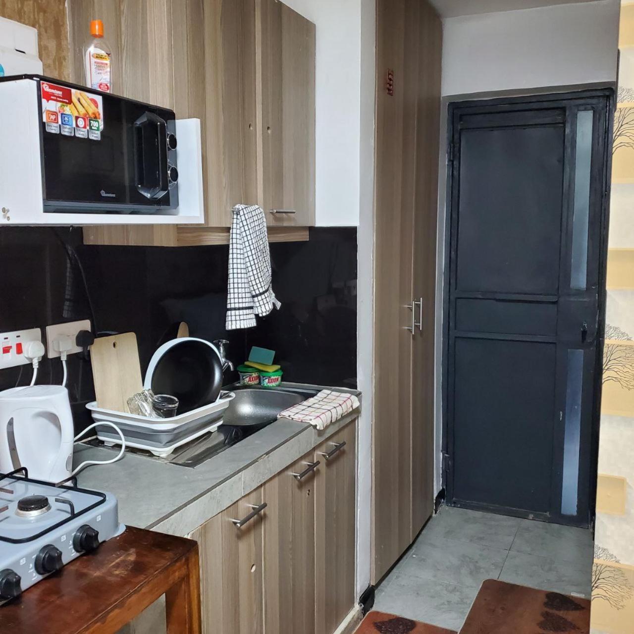 Apartmán Lovely & Cozy Compact Studio Near Airport With Rooftop View Nairobi Exteriér fotografie